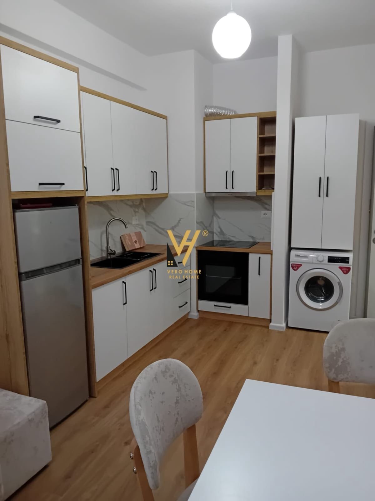 JEPET APARTAMENT 1+1 ME QIRA TE ALI DEMI 450 EURO