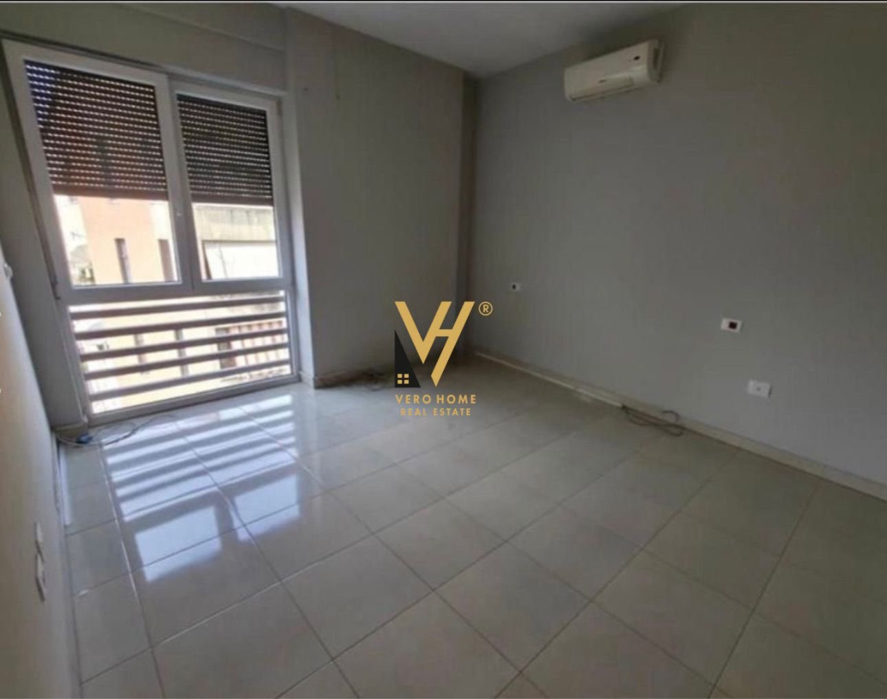 ZYRË 120 M2 ME QIRA RRUGA E BOGDANEVE 1.100 EURO