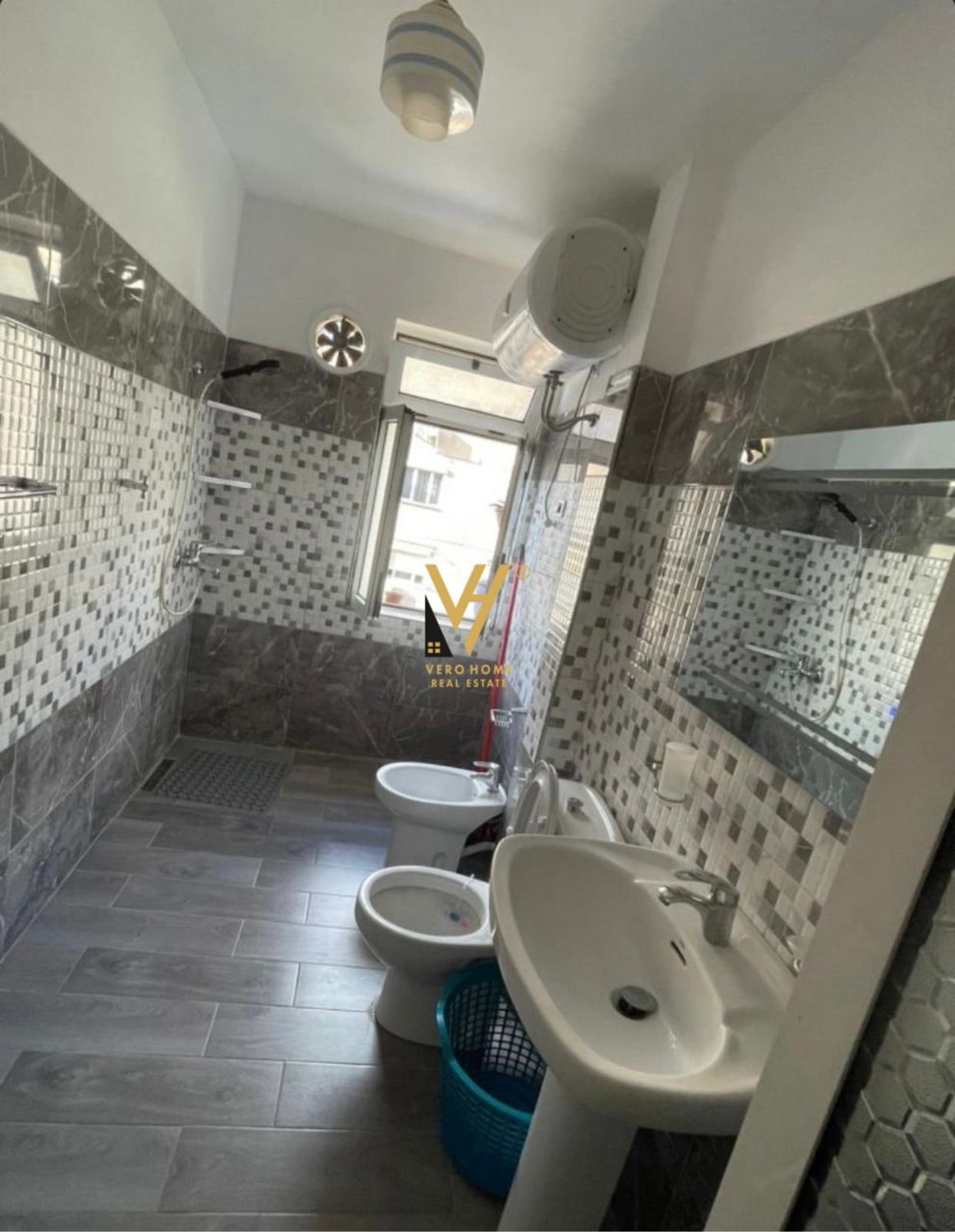 2+1 ME QIRA TE PARKU I AUTOBUZAVE 700 EURO