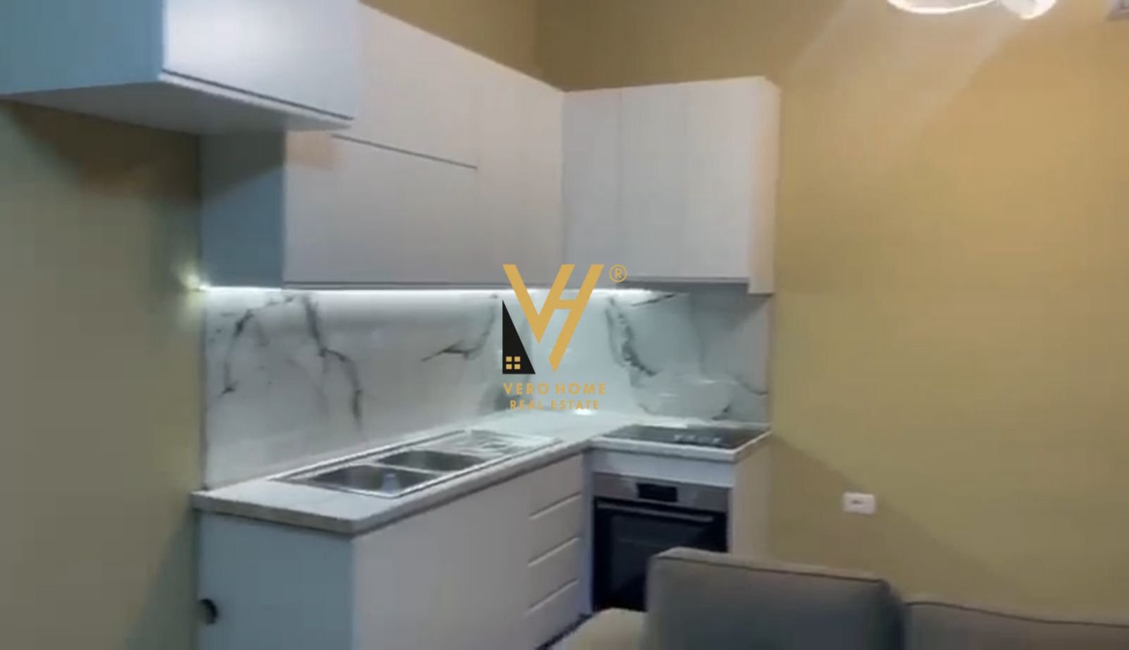 1+1+BLK ME QERA TE KOM.FRATARI, ASTIR 50.000 LEKE