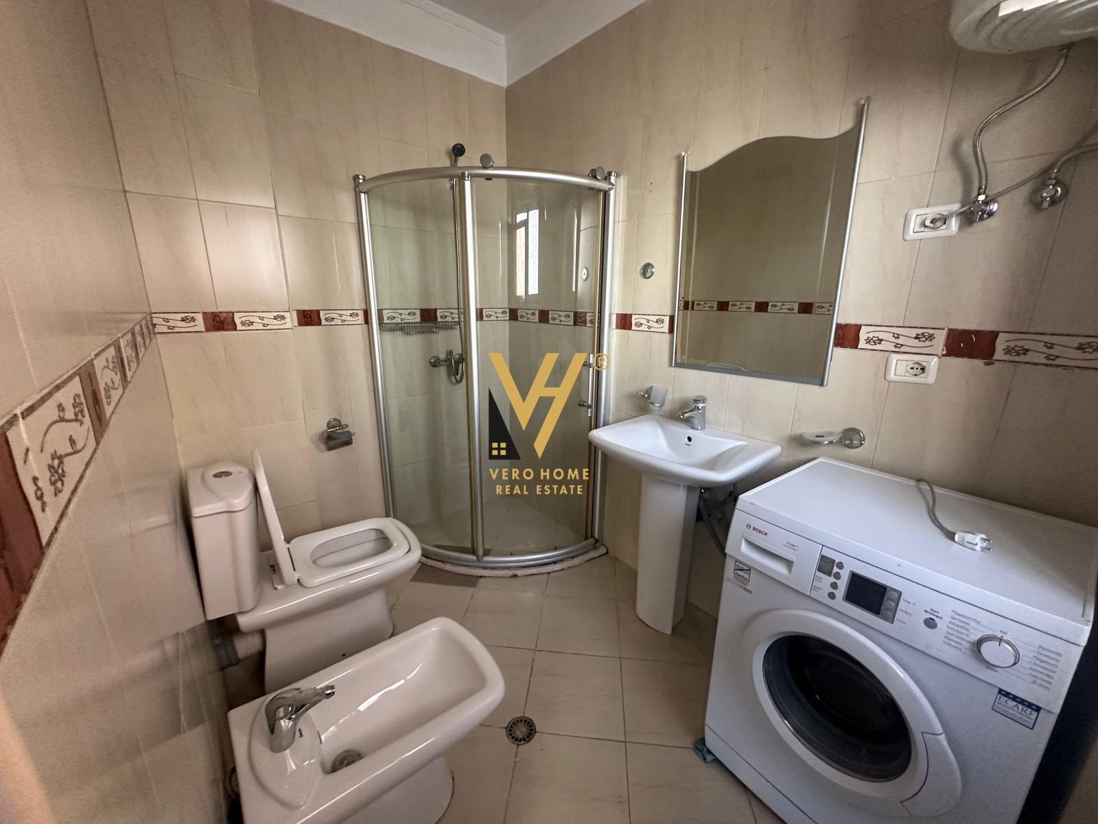 AMBIENT BIZNESI 117 M2 ME QERA NE ASTIR 70.000 LEK