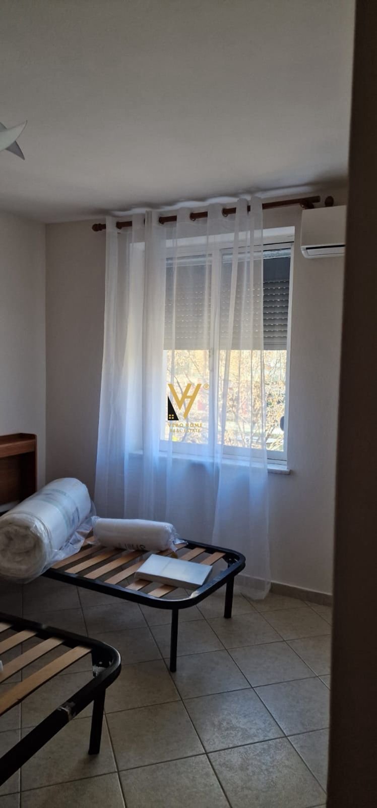 2+1 ME QERA TE 21 DHJETORI 65.000 LEKE