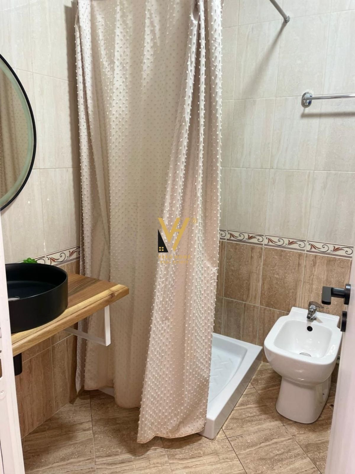 1+1+BLK ME QERA TE SELVIA 50.000 LEKE