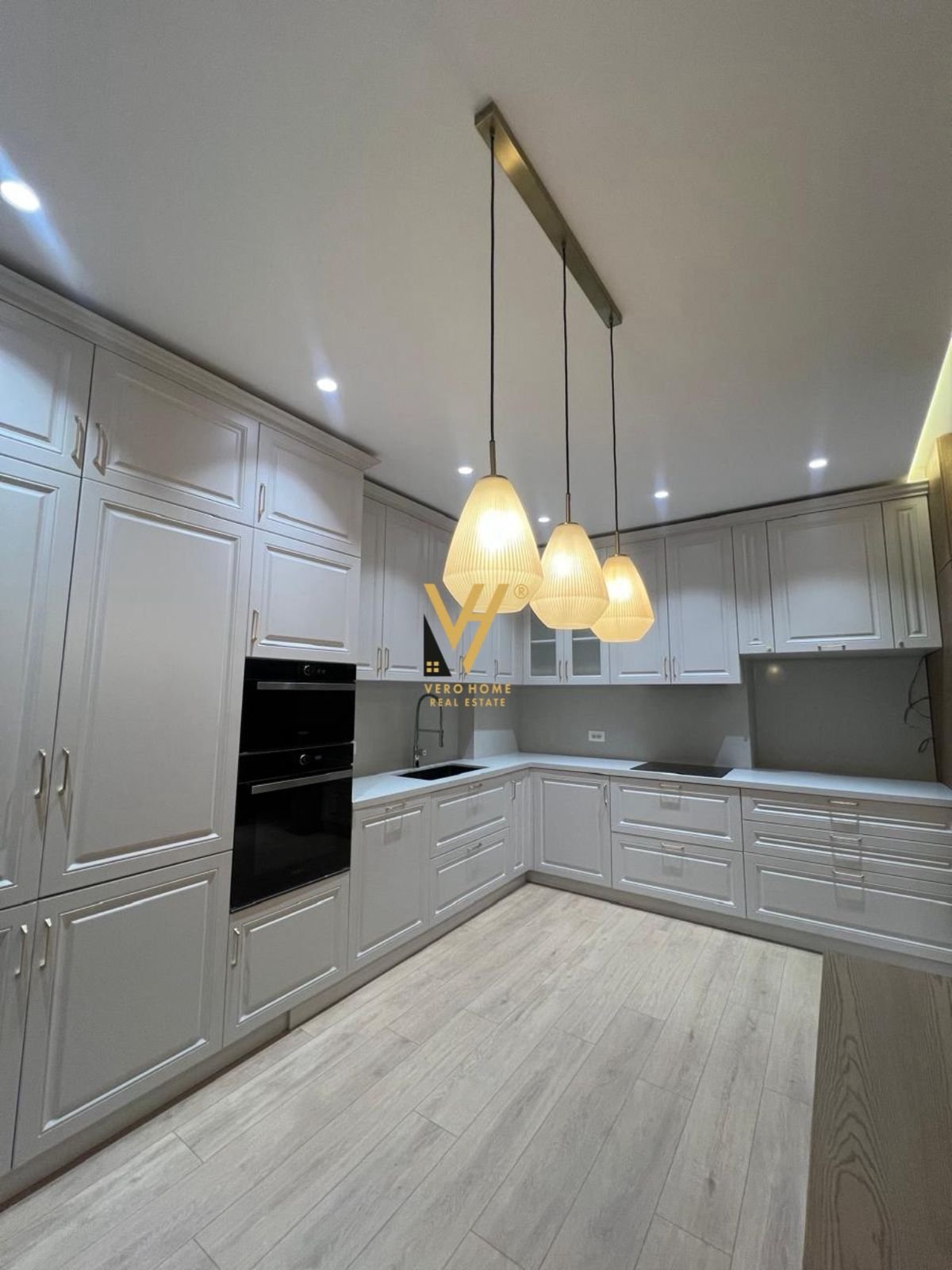 3+1+2+3BLK ME QIRA TE RR. KOSOVAREVE 2.500 EURO