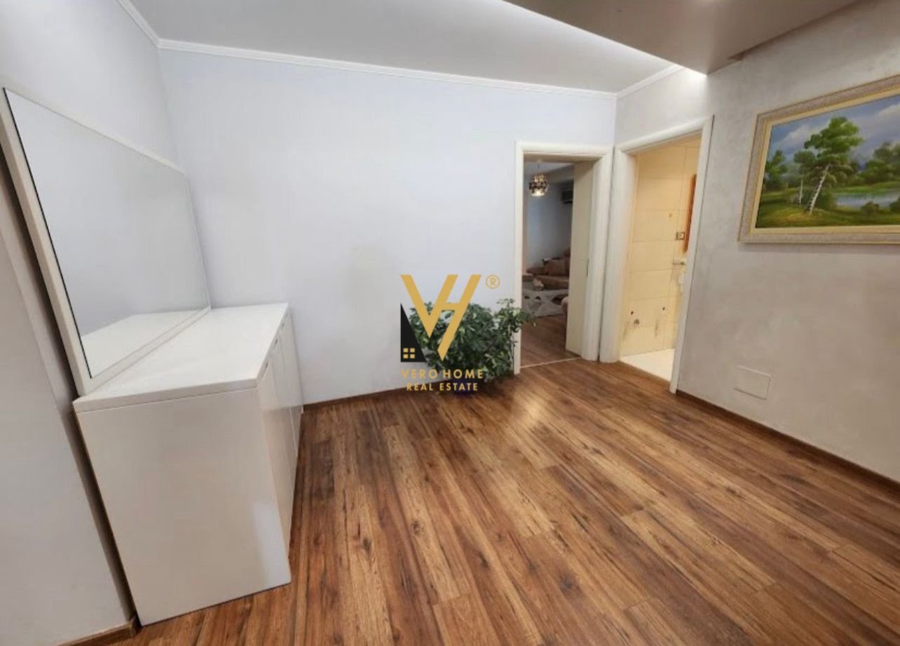 2+1+2 ME QIRA TE RRUGA E KOSOVAREVE 115.000 LEKE