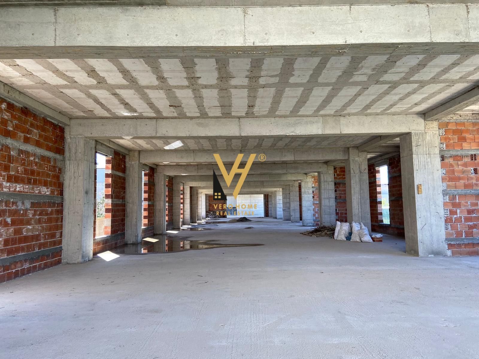 KAPANON 2.500 M2 ME QERA NE KAMEZ 8.000 EURO