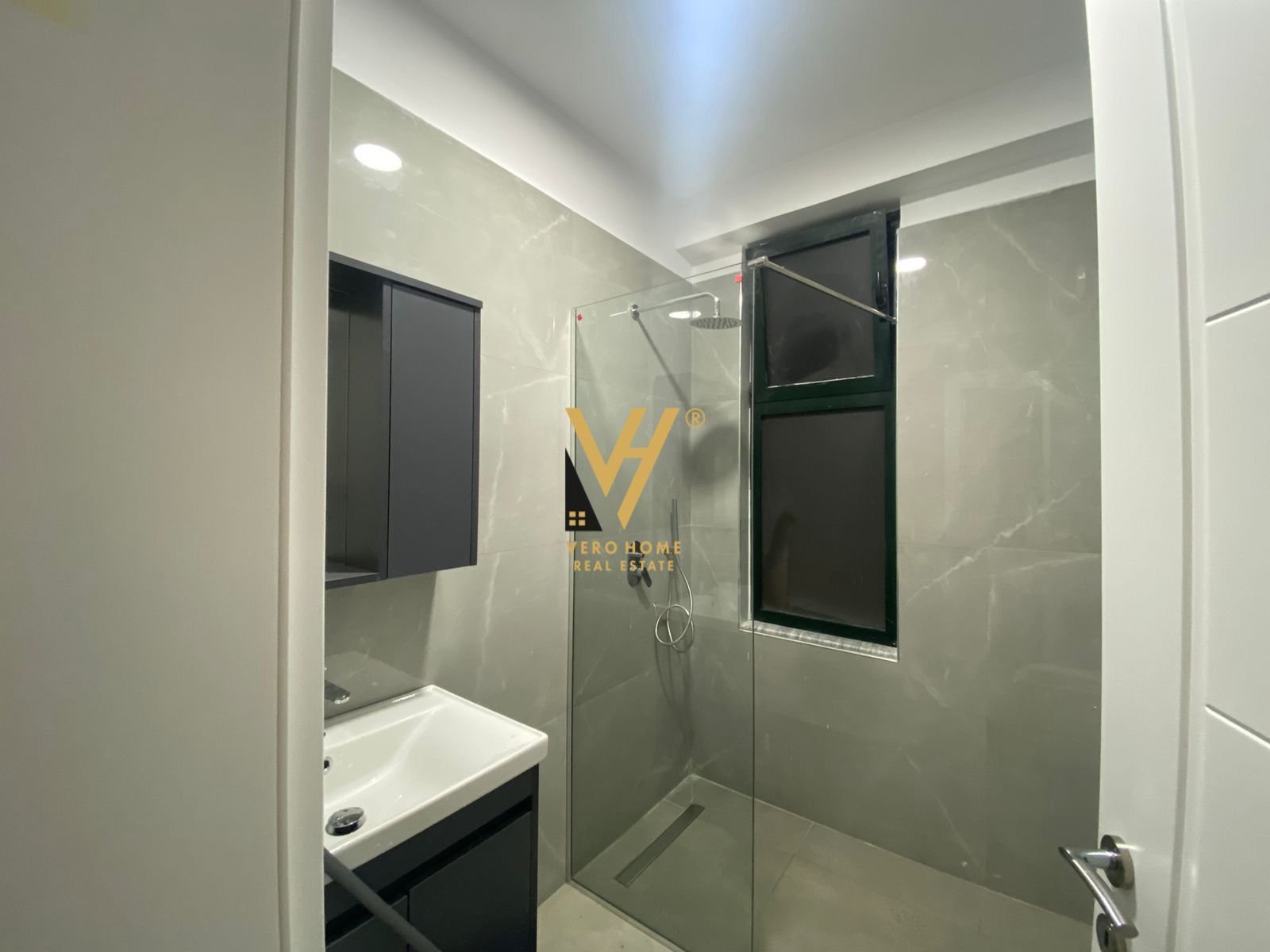 1+1 ME QERA TE 21 DHJETORI 55.000 LEKE