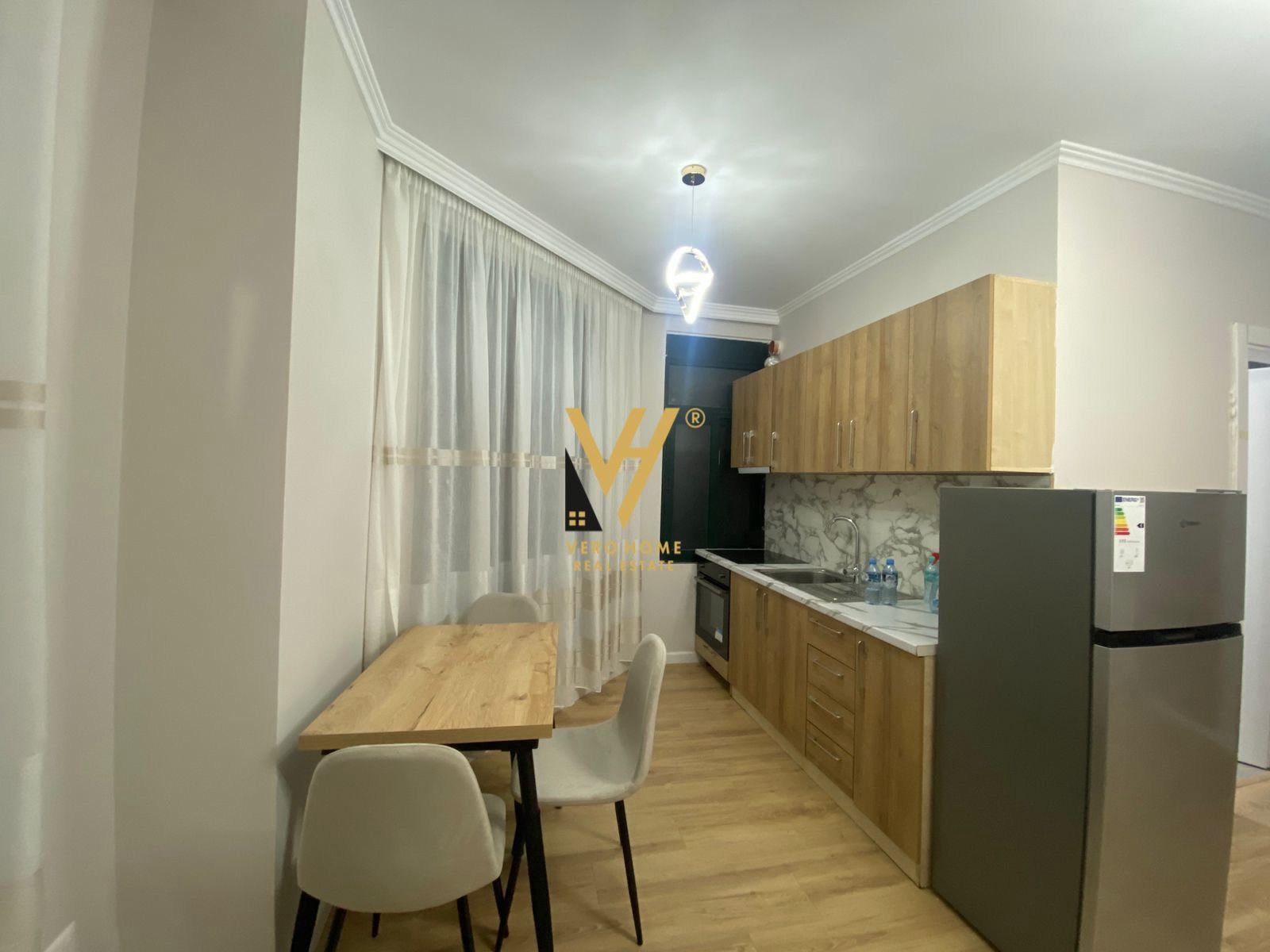 1+1 ME QERA TE 21 DHJETORI 55.000 LEKE