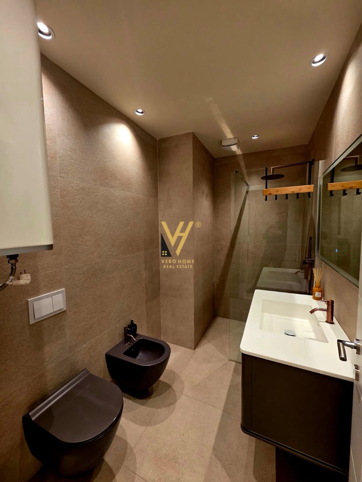 3+1+2+BLK ME QIRA TE KOMUNA PARISIT 1.800 EURO