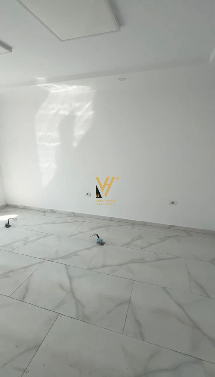 ZYRE 60 M2 ME QIRA TE RRUGA E DIBRES 60.000 LEKE