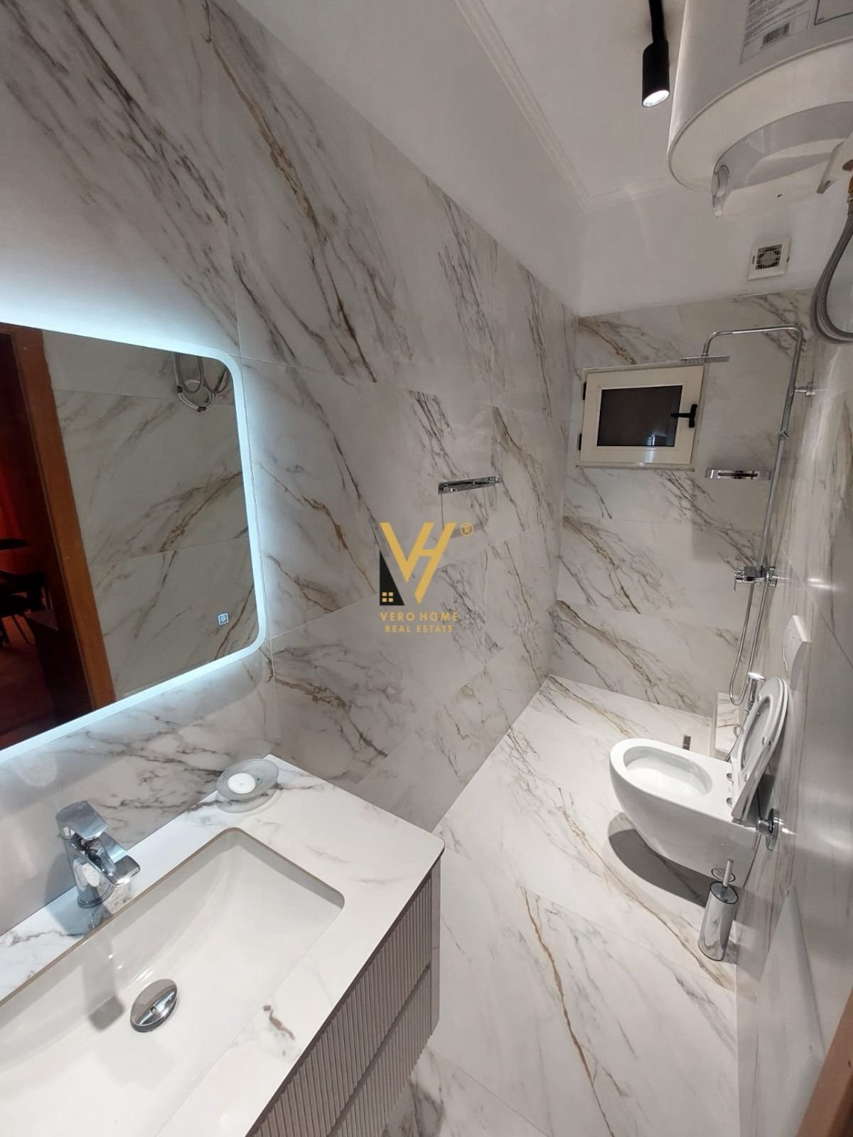 1+1+BLK ME QERA NE SELITE 40.000 LEKE