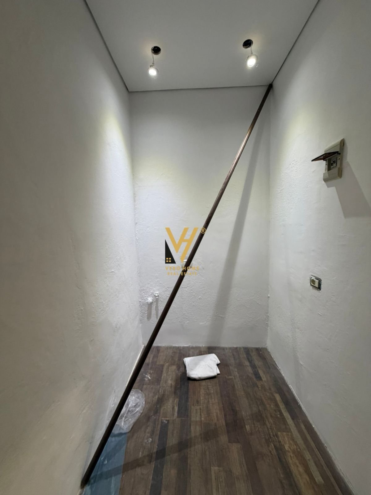 ZYRE 30 M2 ME QERA TE MYSLYM SHYRI 40.000 LEKE