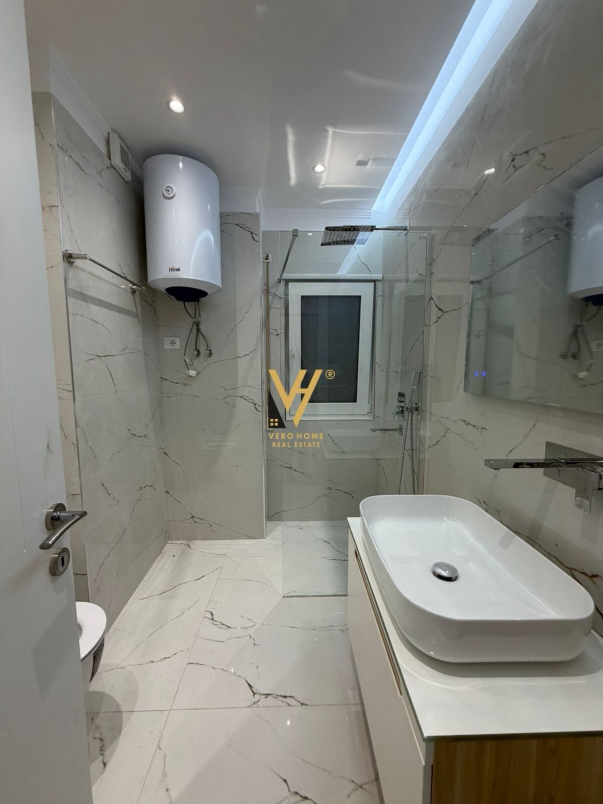 2+1+BLK ME QERA TE MYSLYM SHYRI 1.000 EURO