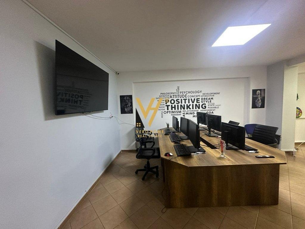 ZYRE 120 M2 ME QIRA TE ISH PARKU 80.000 LEKE