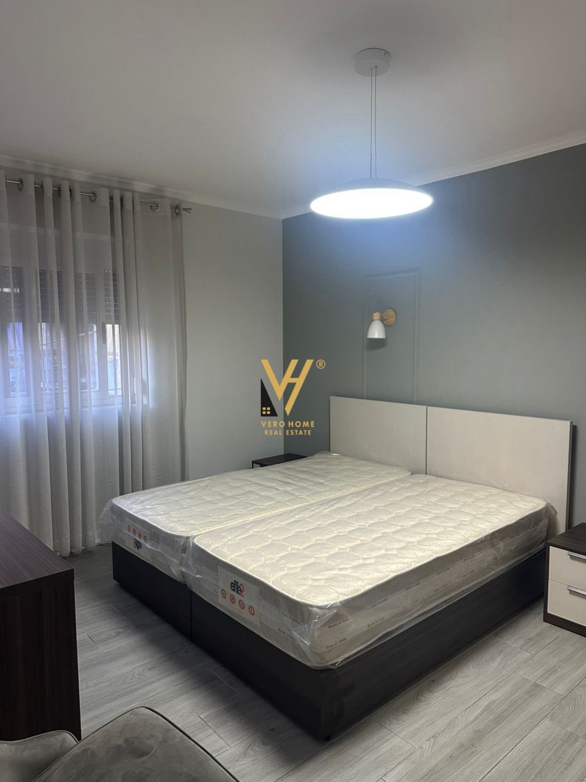 JEPET APARTAMENT 1+1 ME QERA SHKOLLA E KUQE 570E