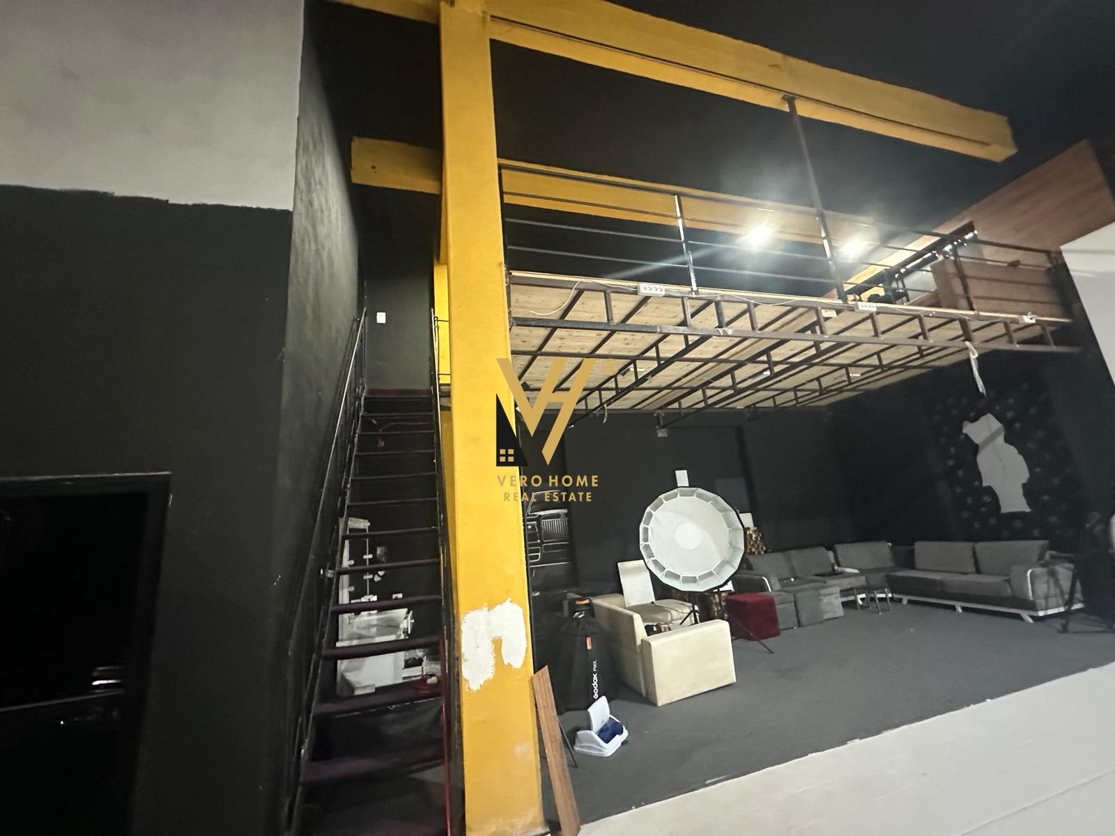 GODINE 300 M2 ME QERA TE 5 MAJI 3.000 EURO