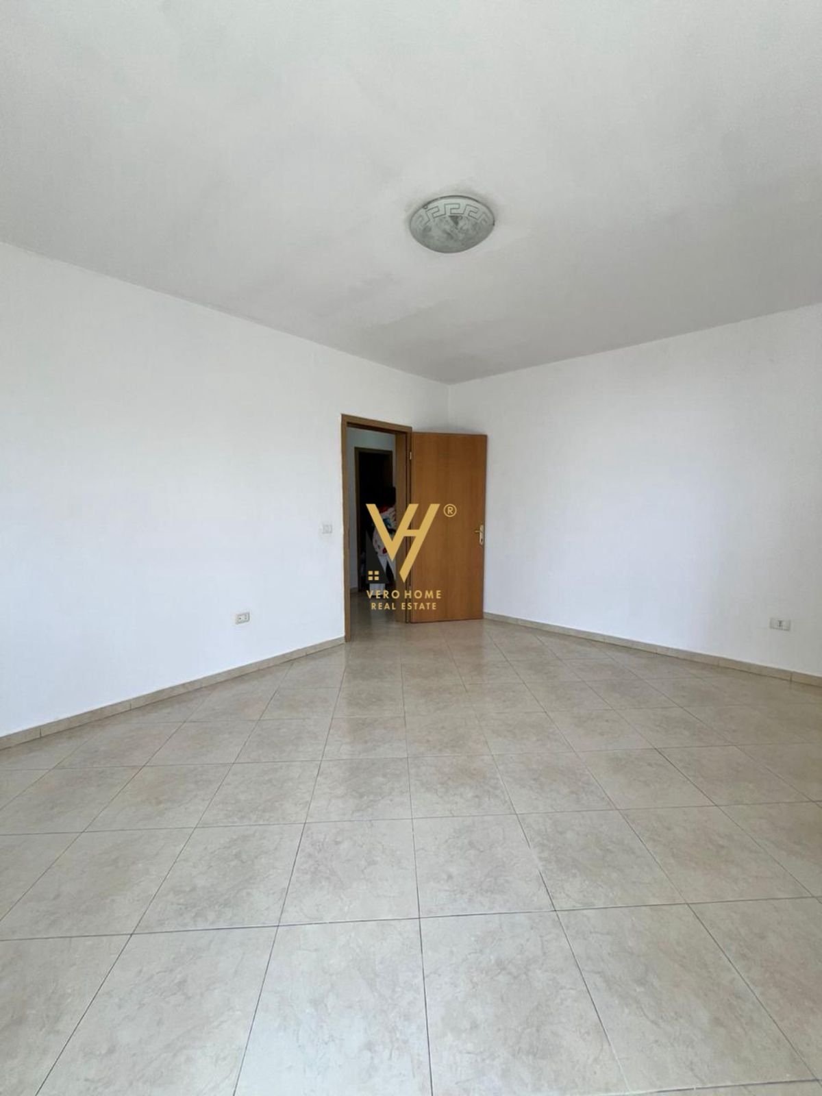 2+1+2+BLK TE ISH EKSPOZITA 350.000 EURO