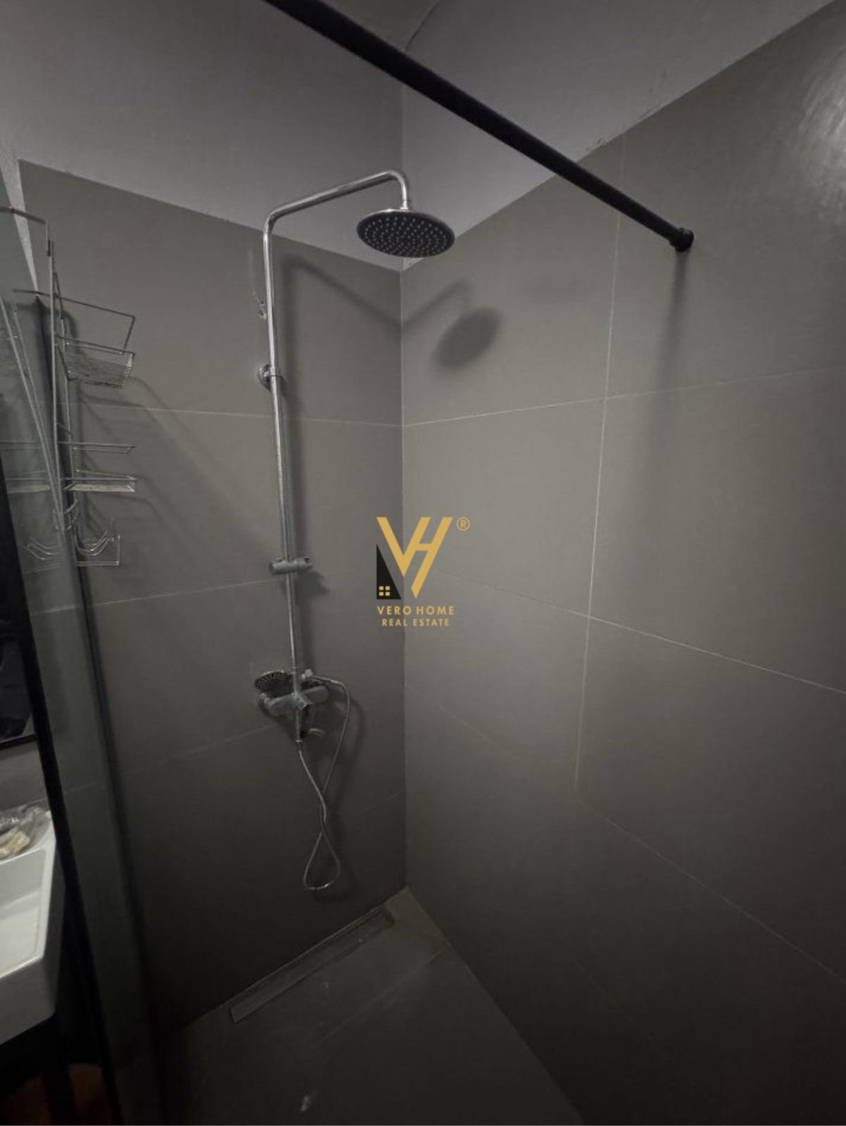 2+1 ME QIRA TE KODRA E DIELLIT 80.000 LEKE