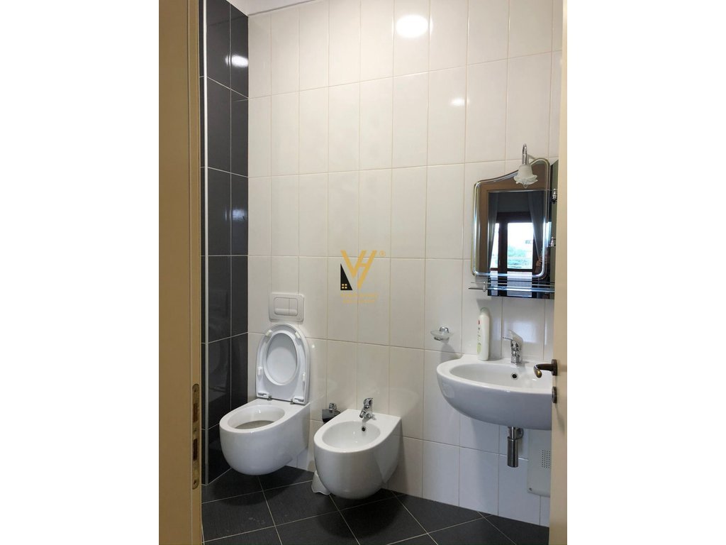 4+1+2 TE KOPSHTI ZOOLOGJIK 550.000 EURO