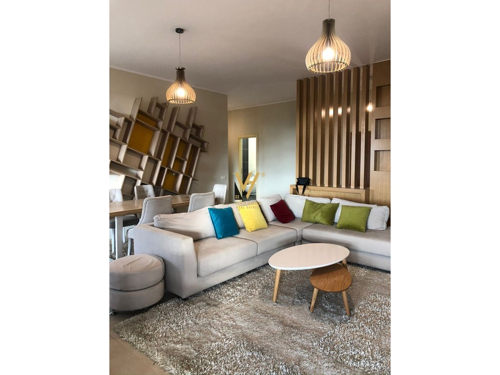 4+1+2 TE KOPSHTI ZOOLOGJIK 550.000 EURO