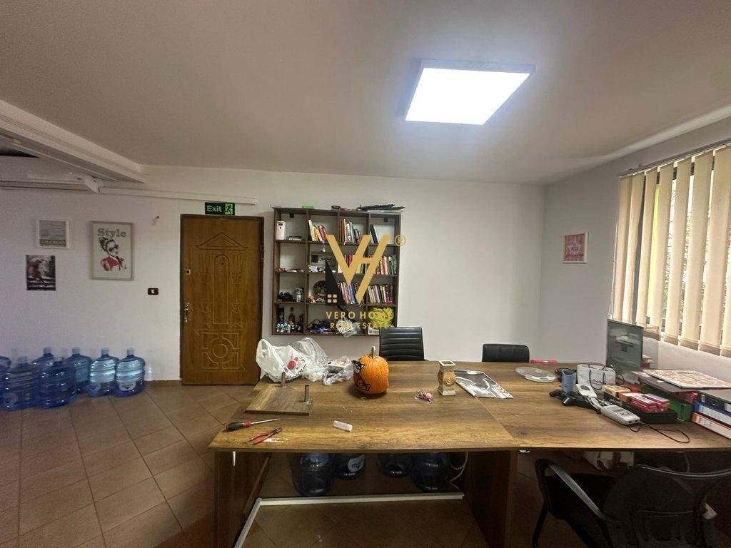 ZYRE 120 M2 ME QIRA TE ISH PARKU 80.000 LEKE