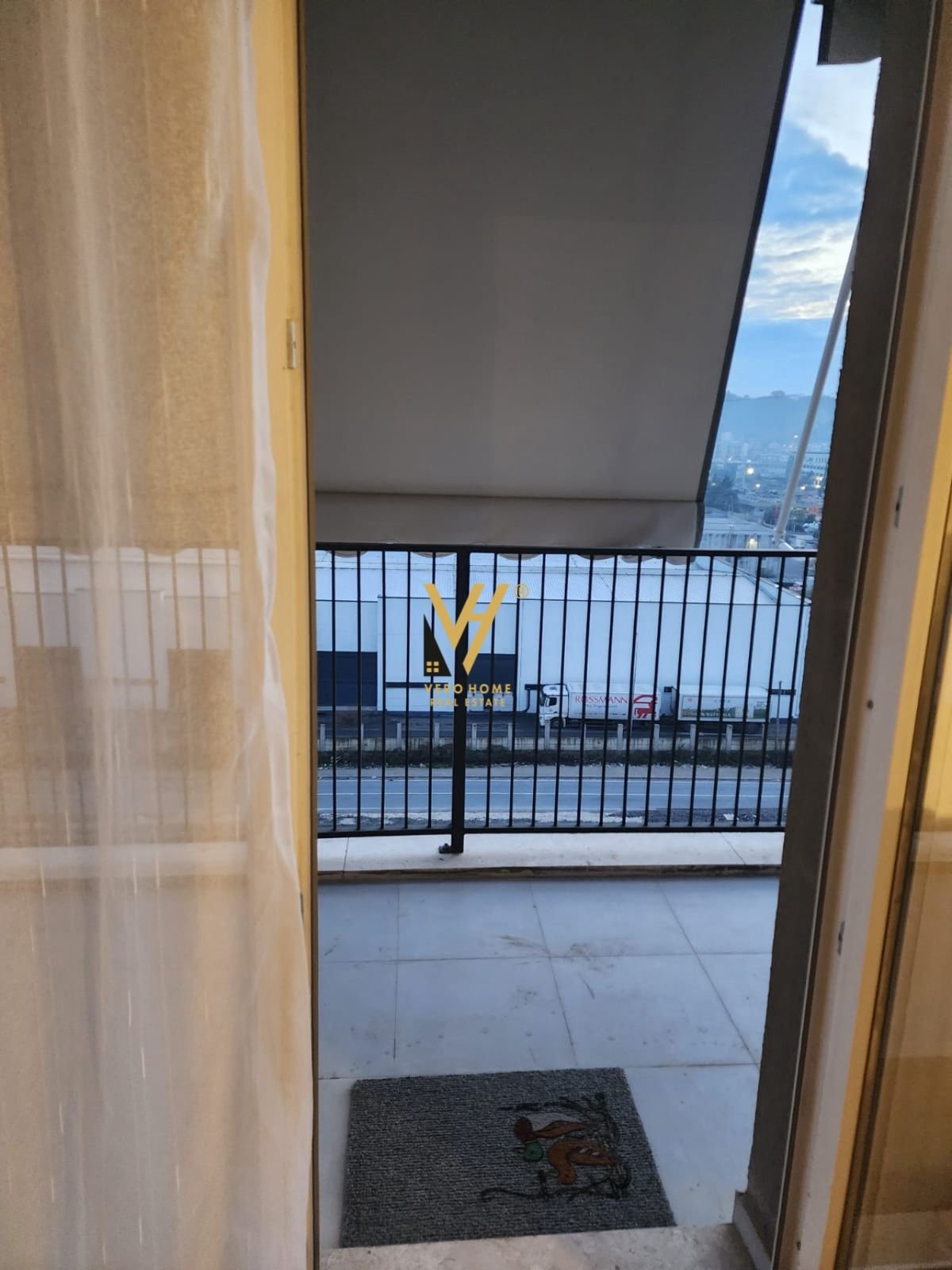 2+1 ME QIRA TE UNIVERS CITY 550 EURO