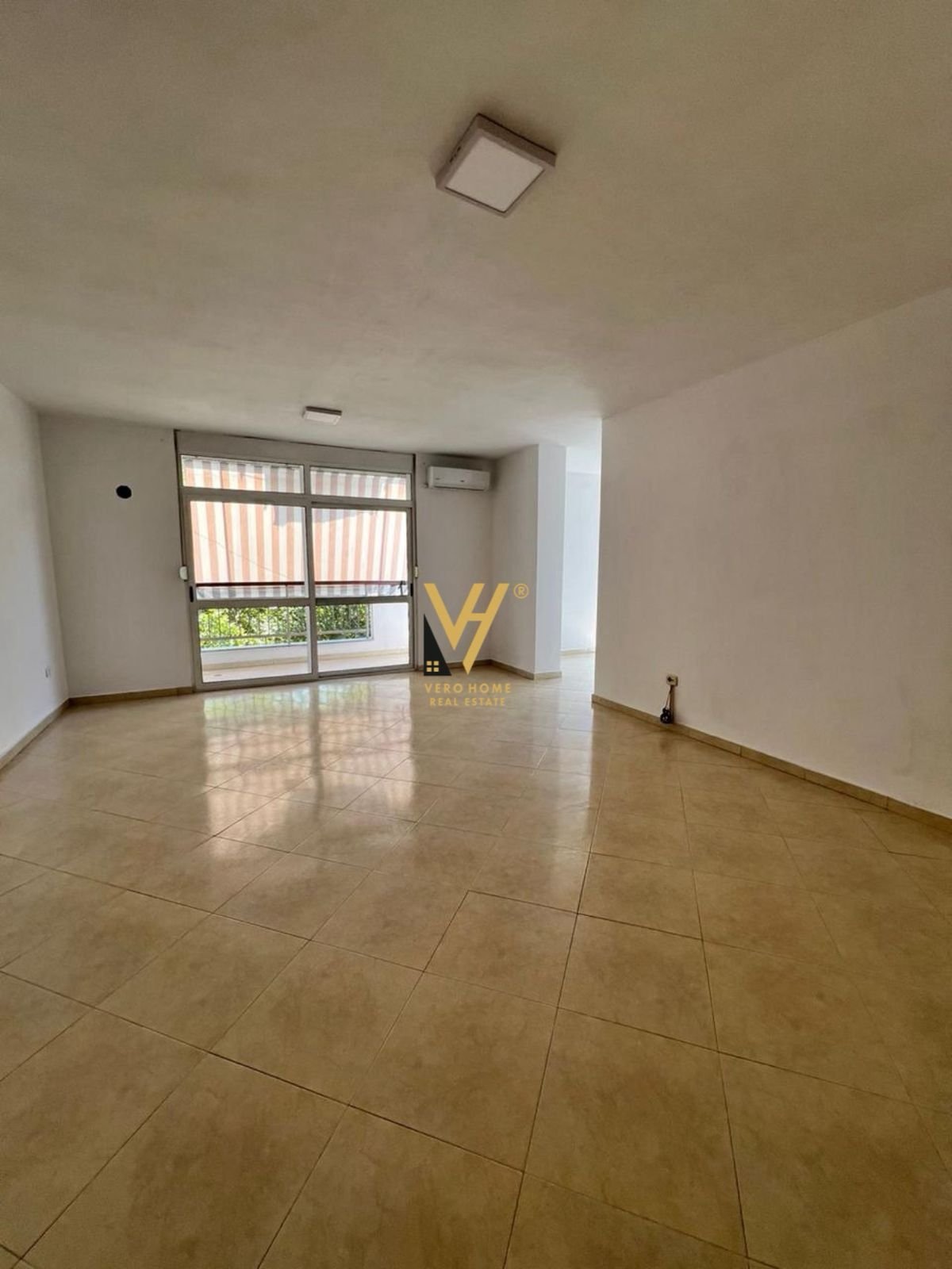 2+1+2+BLK TE ISH EKSPOZITA 350.000 EURO