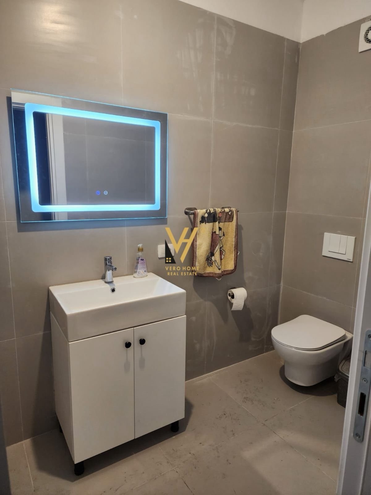 2+1 ME QIRA TE UNIVERS CITY 550 EURO