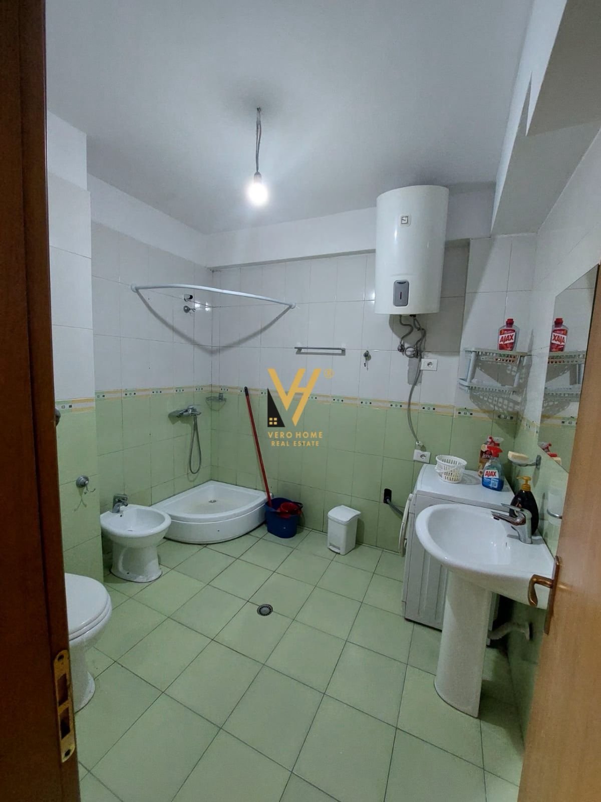 2+1+2BLK ME QERA TE KOPSHTI BOTANIK 60.000 LEKE