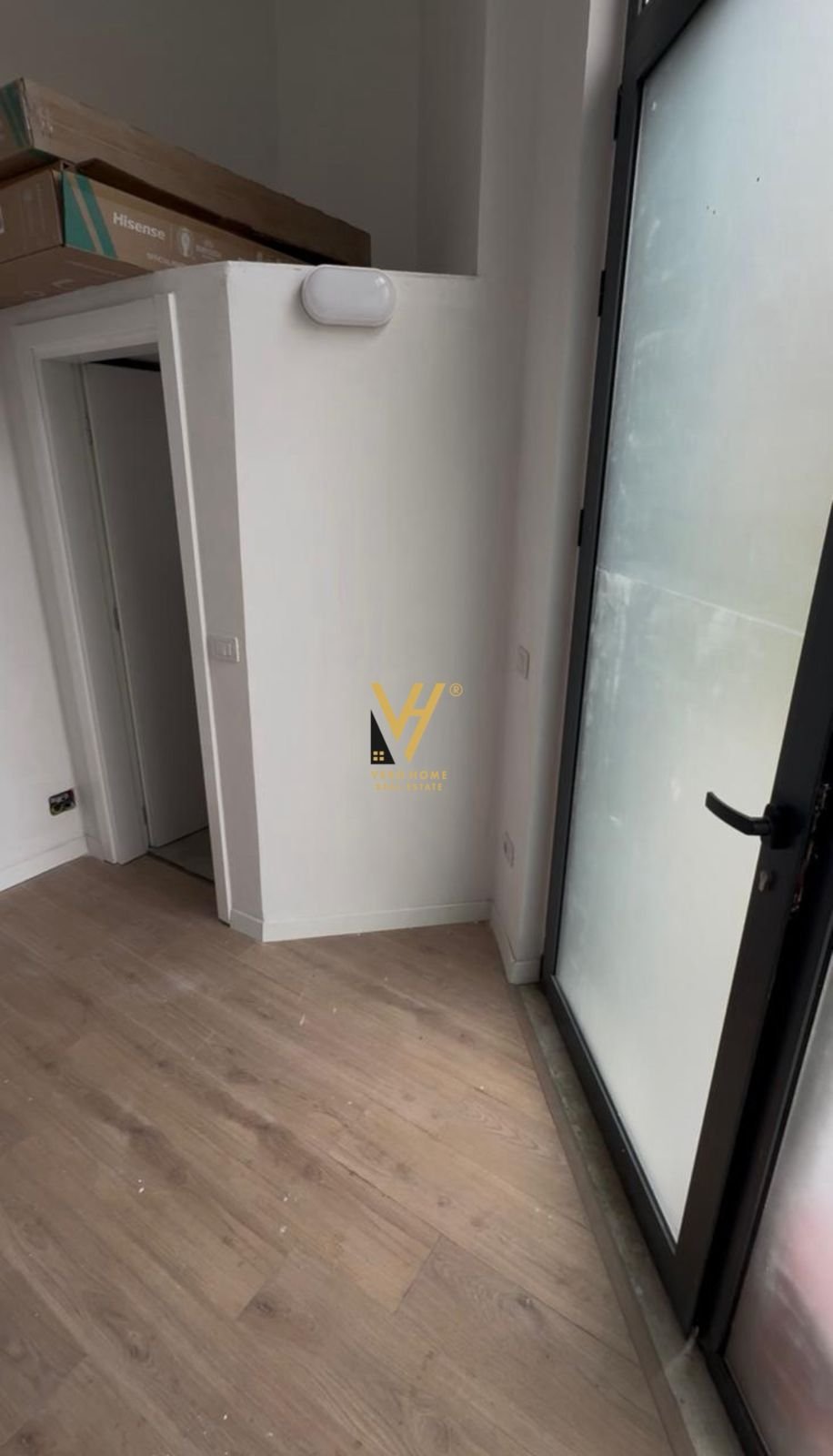 16 M2 TE BLLOKU I AMBASADAVE 250 EURO