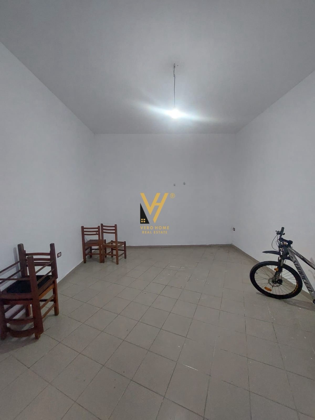 DYQAN 40 M2 ME QERA NE ASTIR 25.000 LEKE