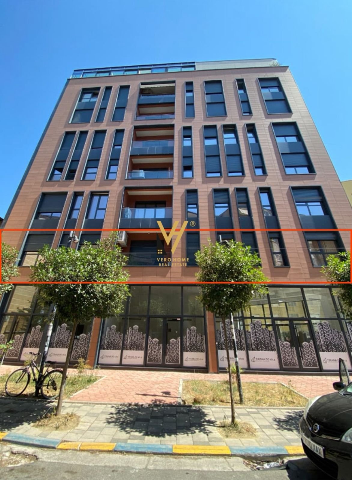 ZYRE 200 M2 TE RRUGA E BARRIKADAVE 2.700 EURO