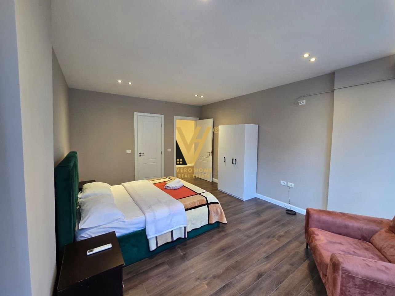 2+1+BLK ME QERA TE KOPSHTI BOTANIK 55.000 LEKE