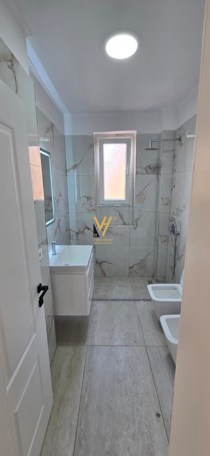 1+1+BLK TE 21 DHJETORI 140.000 EURO