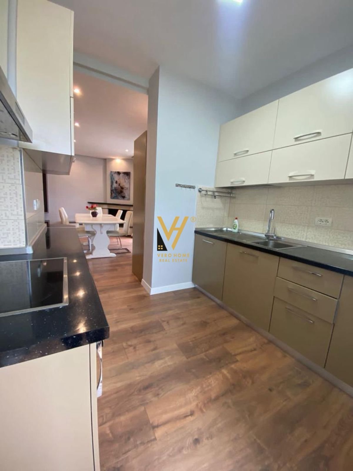 2+1+2+3 BLK ME QIRA TE EKSPOZITA 115.000 LEKE