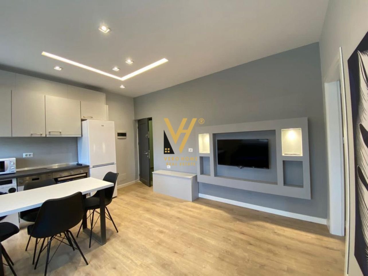 2+1+2+3 BLK ME QIRA TE EKSPOZITA 115.000 LEKE