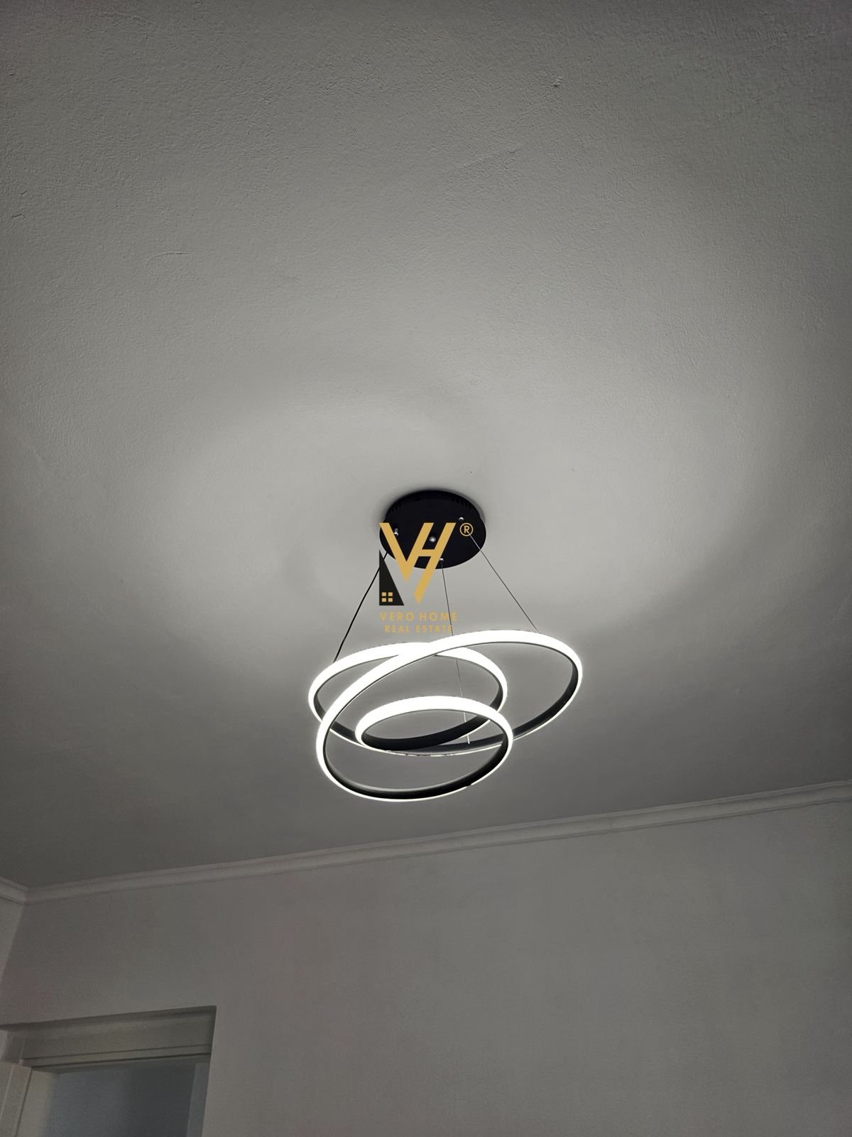 ZYRE 74 M2 ME QERA TE TREGU ÇAM 68.000 LEKE