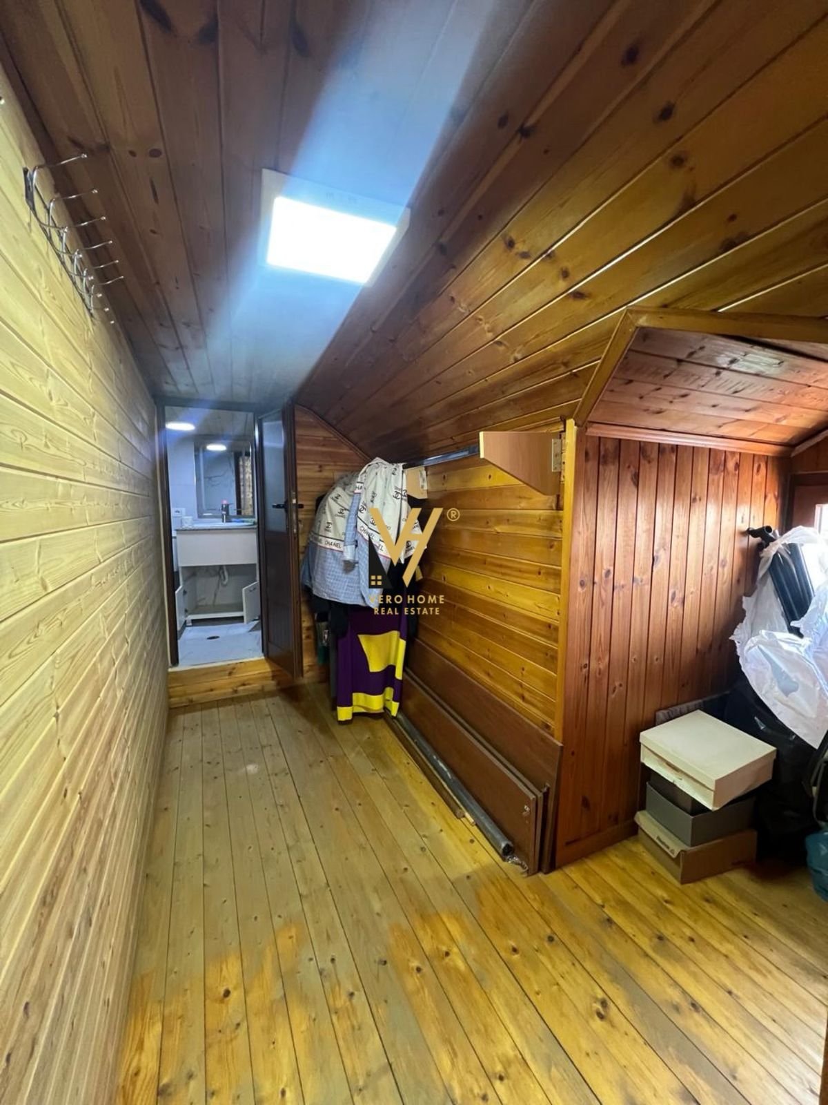 ZYRE 180 M2 ME QIRA TE RRUGA E KAVAJES 3.000 EURO