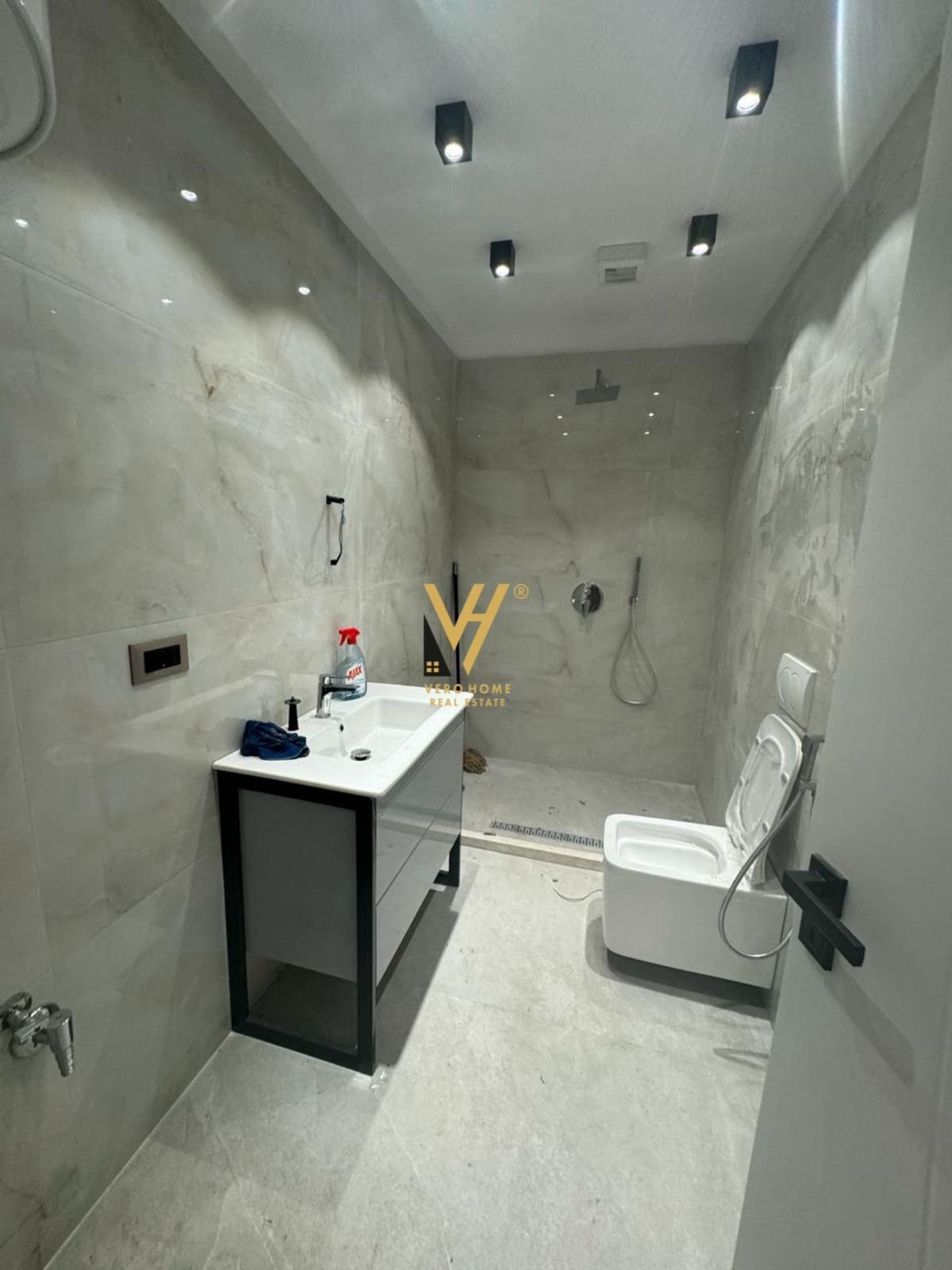 1+1 ME QIRA TE KOMUNA E PARISIT 650 EURO