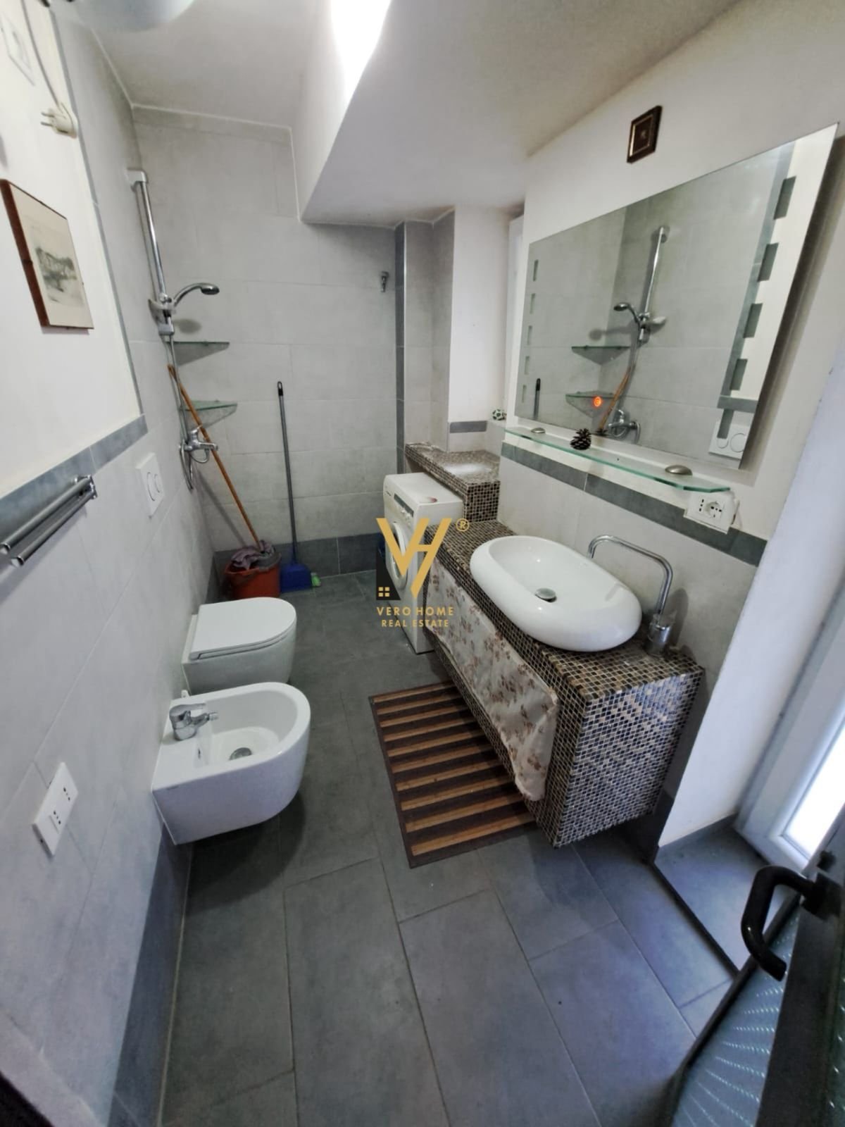 1+1+BLK ME QERA TE QYTET STUDENTI 40.000 LEKE