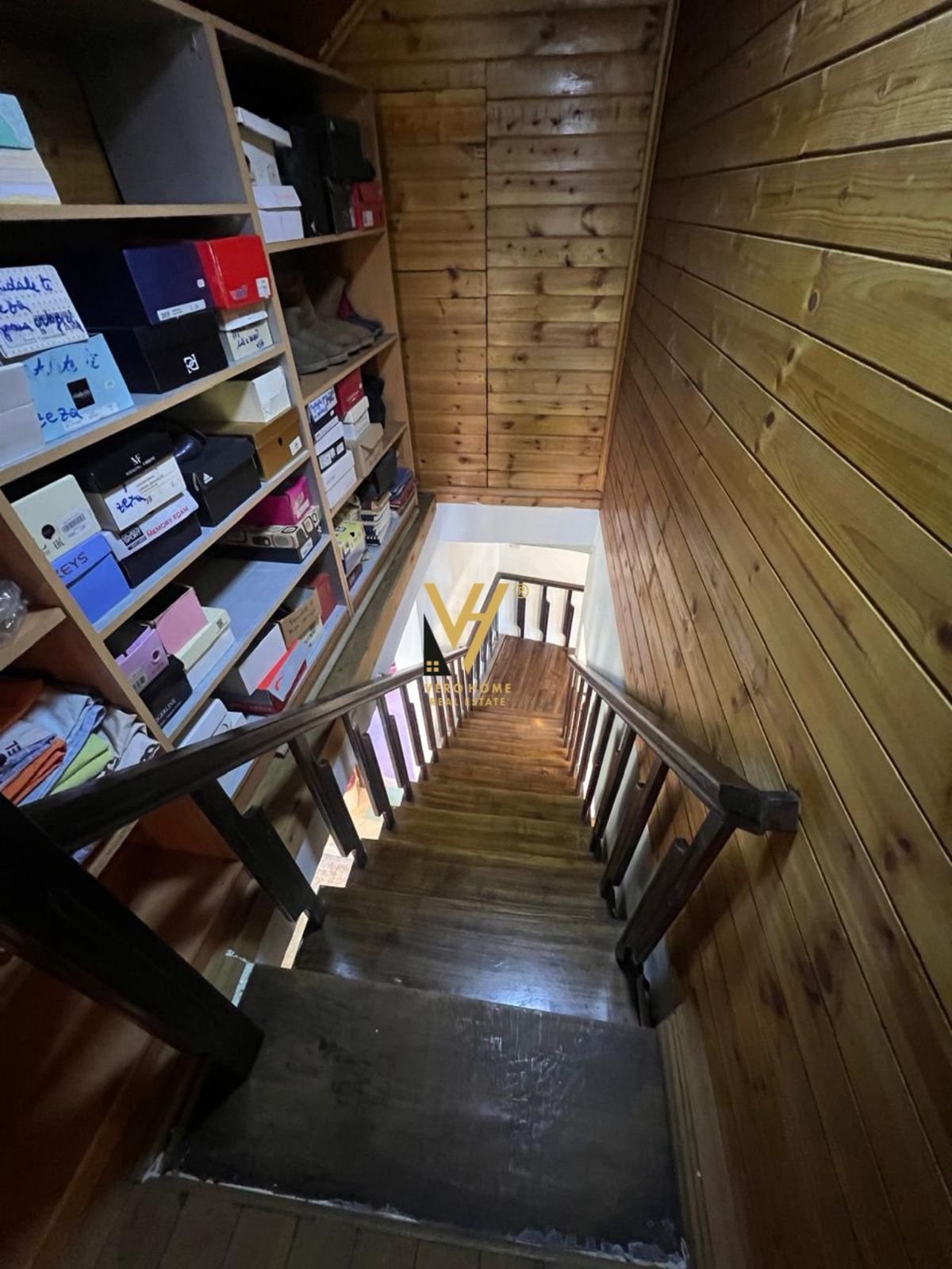 ZYRE 180 M2 ME QIRA TE RRUGA E KAVAJES 3.000 EURO