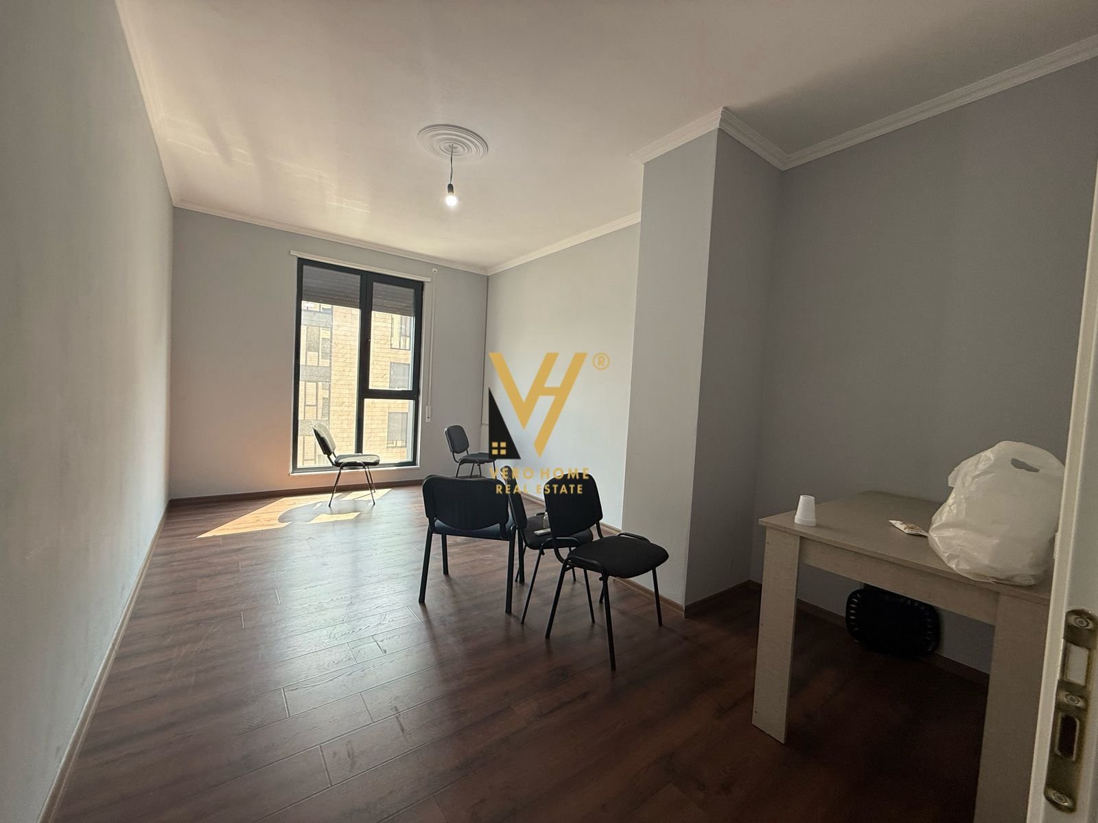 3+1+2+BLK ME QERA NE PORCELAN 70.000 LEKE