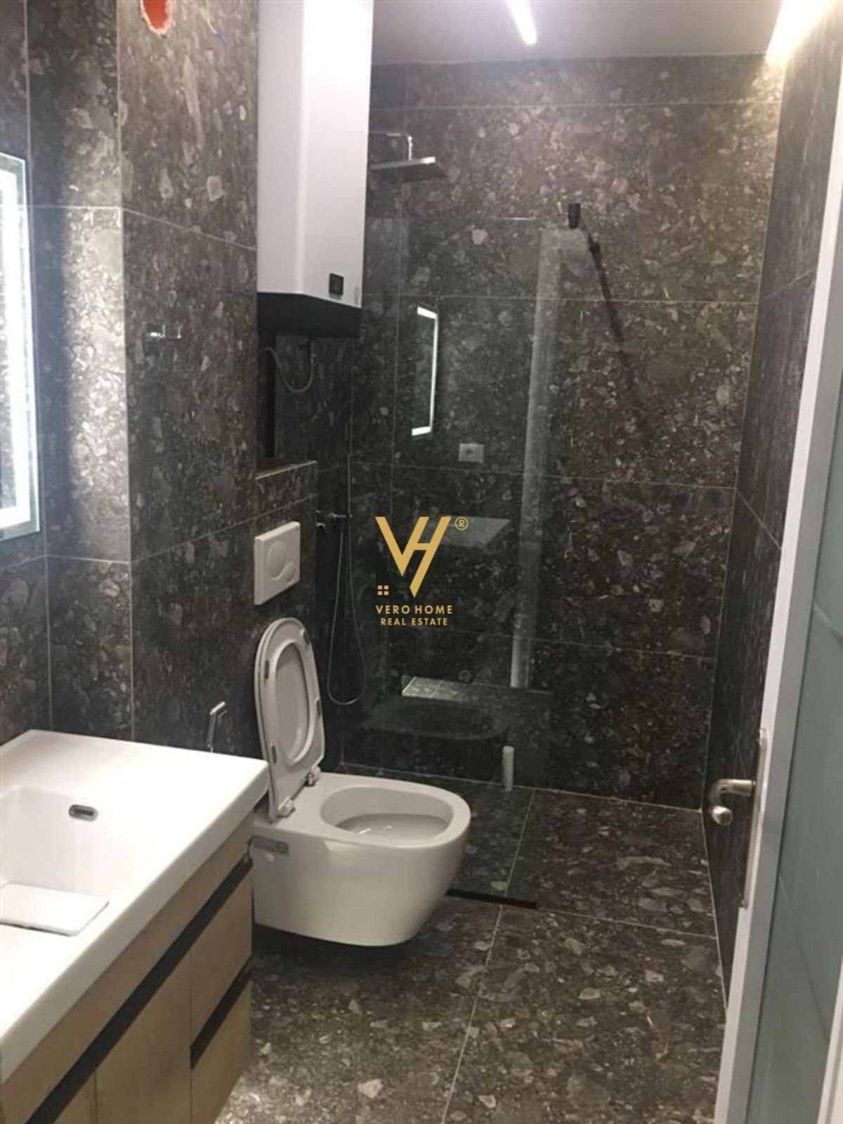 1+1+BLK ME QERA TE KOMUNA E PARISIT 600 EURO