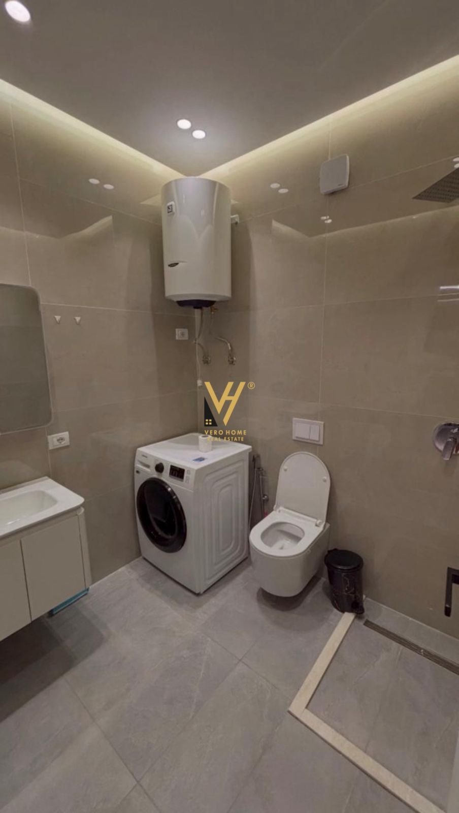 2+1 ME QIRA TE ROSE GARDEN, TEG 1.100 EURO