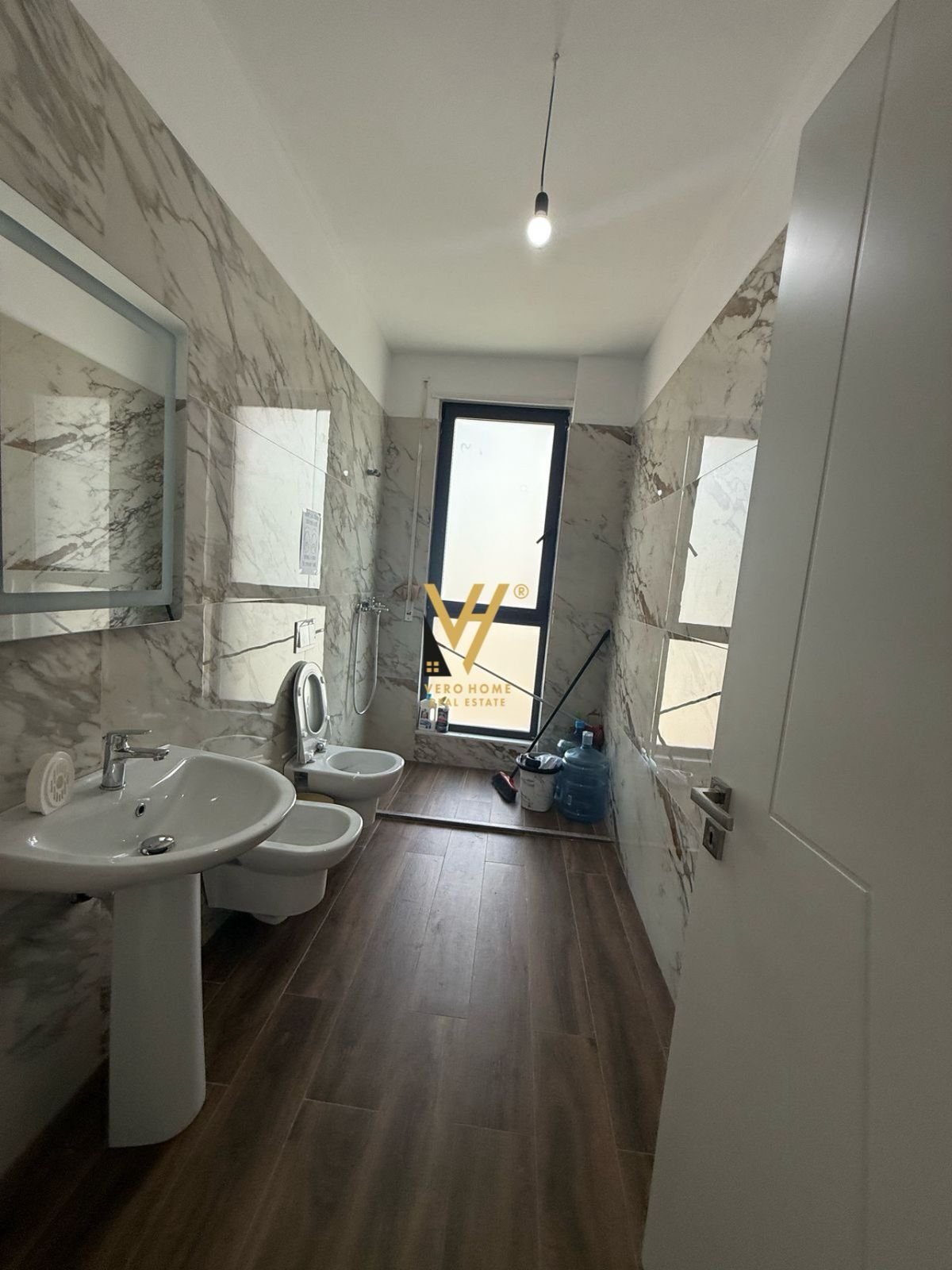 3+1+2+BLK ME QERA NE PORCELAN 70.000 LEKE