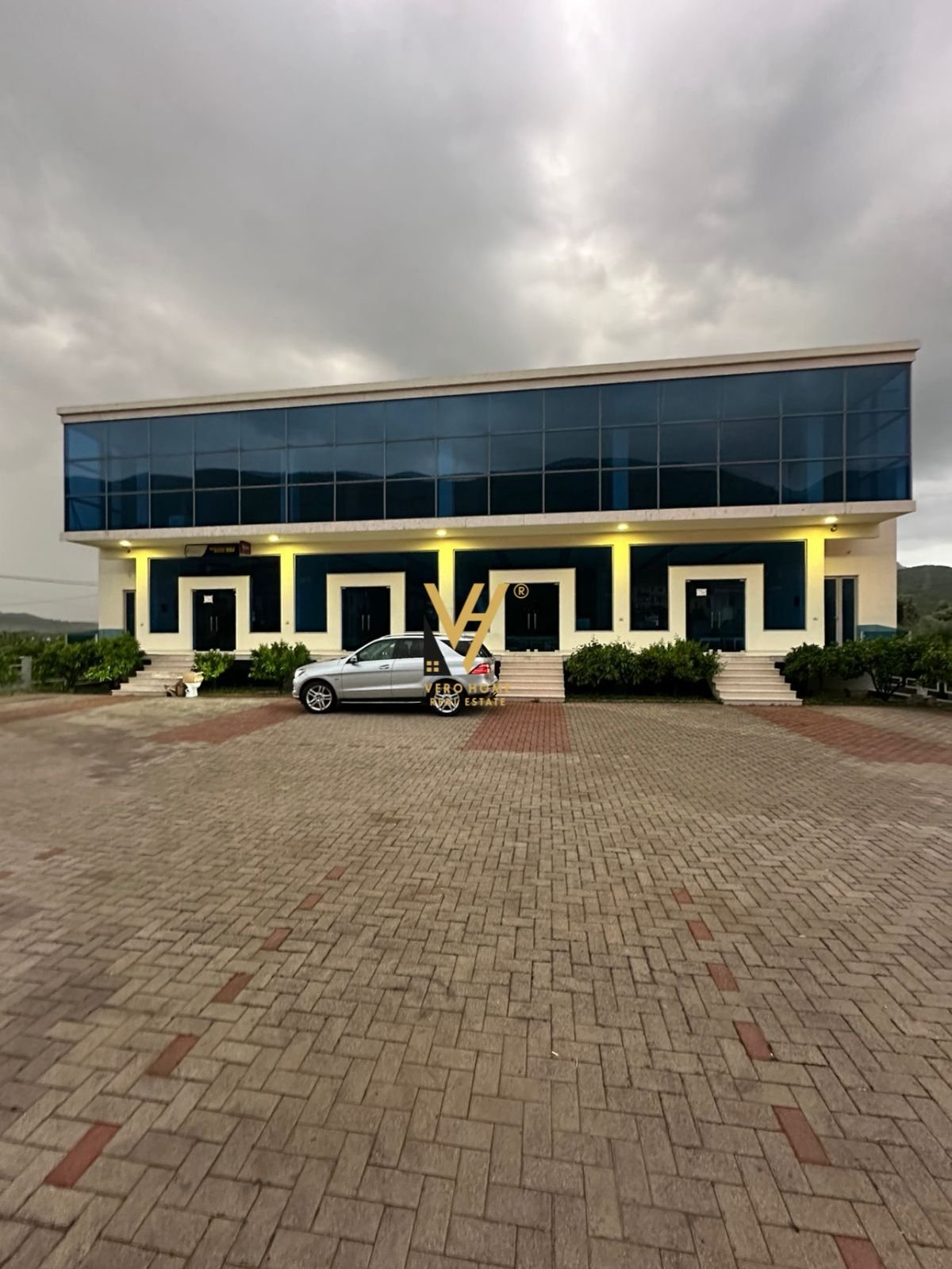 GODINE BIZNESI 780 M2 NE BERZHITE 4.800 EURO