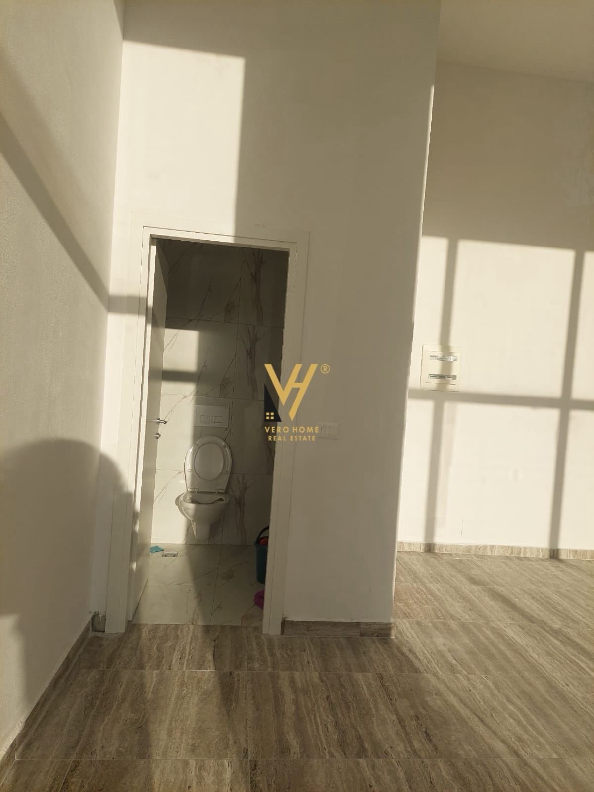 DYQAN 39 M2 ME QERA TE RRUGA E BURGUT 50.000 LEKE