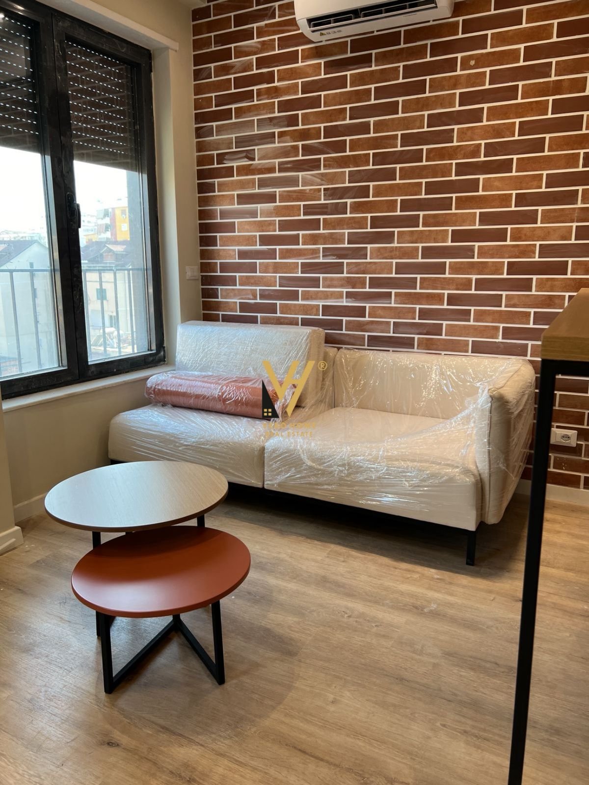 1+1 ME QERA TE STACIONI TRENIT 65.000 LEKE