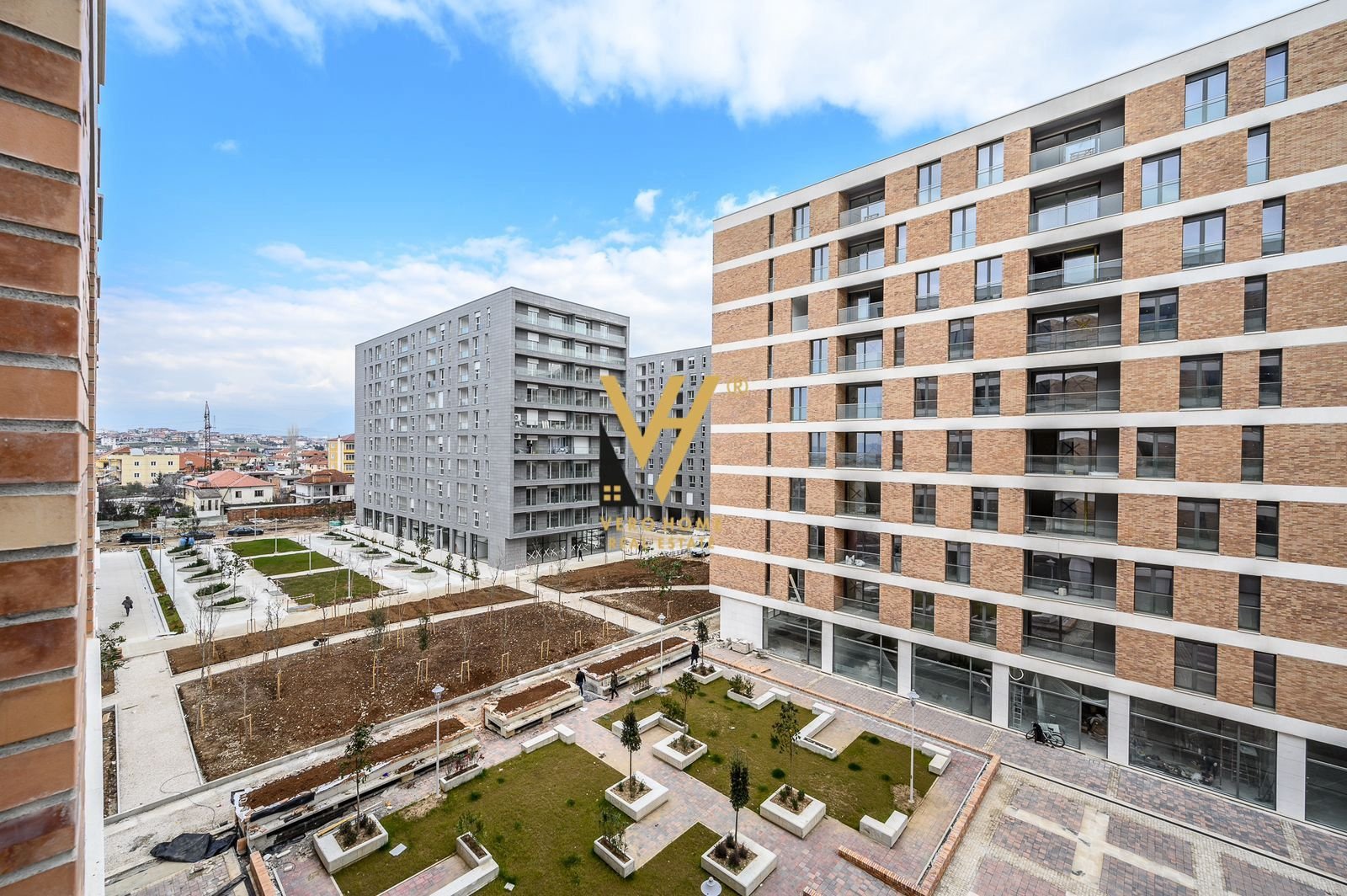 2+1+BLK ME QERA TE FIORI DI BOSKO 800 EURO