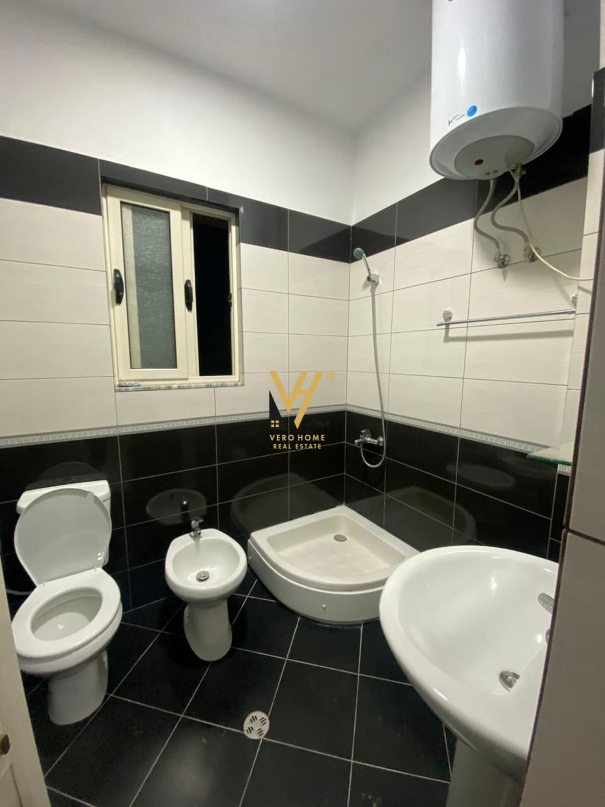 1+1+BLK ME QERA NE LAPRAKE 40.000 LEKE